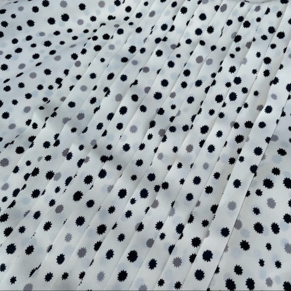 LOFT Cream Pleated Starbust Sleeveless Blouse XS - Picture 11 of 12